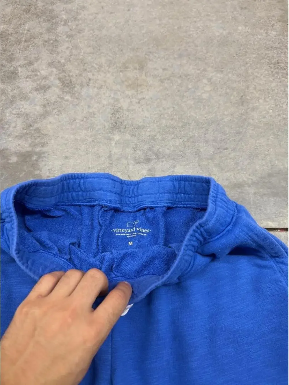 vineyard vines blue small logo sweat shorts size medium